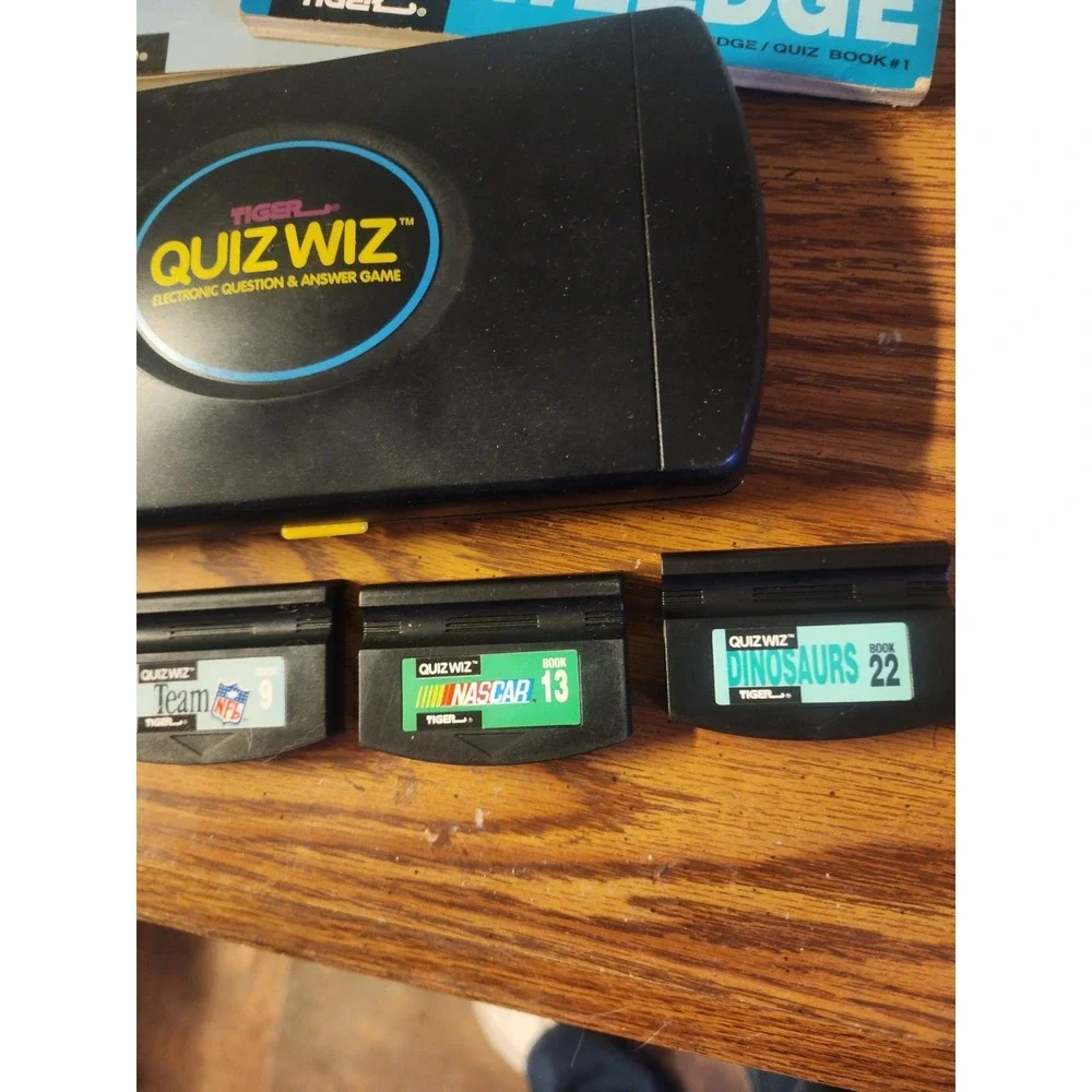 1993 Tiger Electronics Quiz Wiz Electronic Game, 4 Cartridges & Books, TESTED